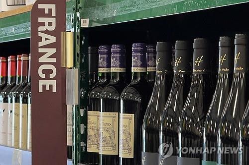 미국 마트에 진열된 프랑스산 와인[로이터 연합뉴스 자료사진. 재판매 및 DB 금지]