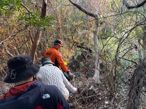 지난 6일 제주시 애월읍 녹고메오름 길 잃음 사고 [제주도 소방안전본부 제공. 재판매 및 DB 금지'