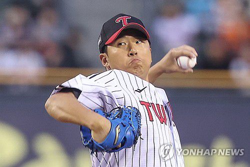 LG 선발투수 송승기(서울=연합뉴스) 서대연 기자 = 27일 서울 잠실야구장에서 열린 프로야구 2025 신한 SOL 뱅크 KBO리그 한화 이글스와 LG 트윈스의 경기.     1회초 LG 선발투수 송승기가 역투하고 있다. 2025.3.27 dwise@yna.co.kr