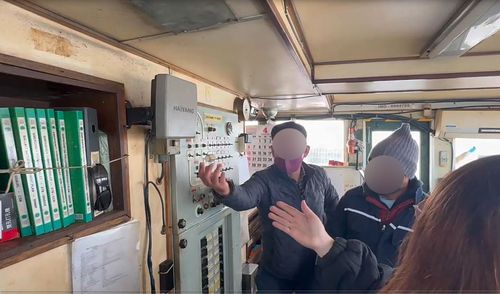 현장 확인하는 해경 [부산해경 제공. 재판매 및 DB 금지]