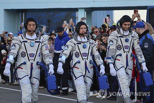 NASA 한국계 우주비행사 조니 김(맨 왼쪽)[EPA=연합뉴스. 재판매 및 DB 금지]