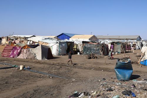 남수단 국경 지역 렌크 난민촌 모습(렌크[남수단]=연합뉴스) 성도현 기자 = 지난 3월 25일(현지시간) 수단과 인접한 남수단 국경 마을 렌크 난민촌인 '트랜싯센터(TC) 2' 모습. 수단 난민이 대거 국경을 넘어오면서 수용 시설이 부족해지자 공터에 천막 등으로 만든 임시 거주 시설. 2025.4.11 raphael@yna.co.kr