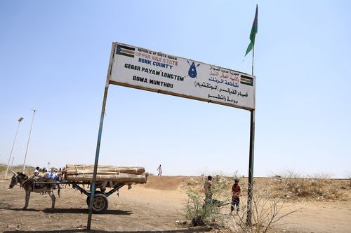 수단-남수단 경계 조다 국경검문소 모습(조다[남수단]=연합뉴스) 성도현 기자 = 지난달 27일(현지시간) 수단과 남수단 경계 운사우-조다 국경검문소에 양국 국민들이 오가고 있다. 2025.4.11 raphael@yna.co.kr