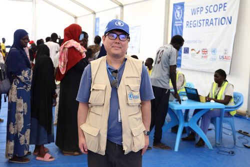 남수단 렌크 난민촌서 WFP 사업장 모니터링하는 최병헌 담당관(렌크[남수단]=연합뉴스) 성도현 기자 = 최병헌 유엔세계식량계획(WFP) 남수단사무소 모니터링 및 평가(M&E) 담당관이 지난달 26일(현지시간) 남수단 렌크 난민촌의 WFP 사업장을 둘러본 뒤 연합뉴스와 인터뷰를 하고 있다. 2025.4.11 raphael@yna.co.kr