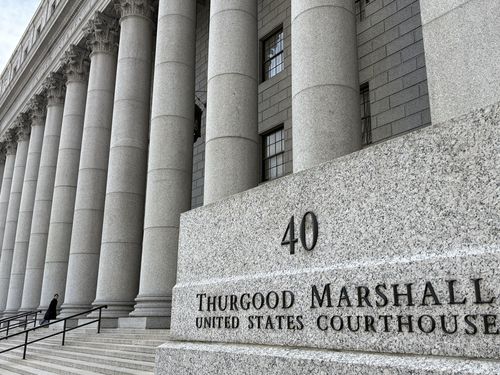 뉴욕 남부연방법원 청사(뉴욕=연합뉴스) 이지헌 특파원 = 10일(현지시간) 가상화폐 '테라·루나' 폭락사태의 핵심 인물인 권도형씨의 형사재판 재판 전 협의가 열린 미국 뉴욕 맨해튼의 뉴욕남부연방법원 청사. 2025.4.10 pan@yna.co.kr