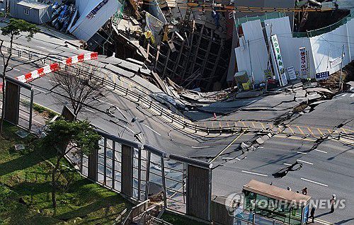광명 신안산선 공사장 지하 붕괴 사고 현장(광명=연합뉴스) 홍기원 기자 = 11일 경기도 광명시 일직동 신안산선 공사 현장에서 붕괴 사고가 발생했다. 경기 광명경찰서 등에 따르면 이날 오후 3시 17분께 광명 양지사거리 부근 신안산선 제5-2공구 현장에서 붕괴 사고가 발생했다. 사진은 사고 현장 모습. 2025.4.11 xanadu@yna.co.kr