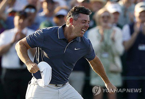 우승 확정하고 기뻐하는 매킬로이[게티이미지/AFP=연합뉴스]
