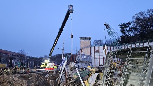 밤샘 작업[경기소방본부 제공. 재판매 및 DB 금지]