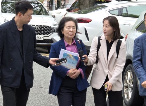 법원 출석하는 국민의힘 김영선 전 의원[촬영 이준영]