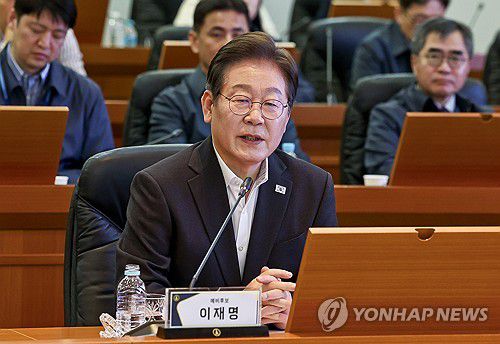 발언하는 이재명 전 대표(서울=연합뉴스) 더불어민주당 대선후보 경선 주자인 이재명 전 대표가 17일 대전광역시 유성구 국방과학연구소(ADD)에서 열린 현장간담회에서 발언을 하고 있다. 2025.4.17 [국회사진기자단] photo@yna.co.kr