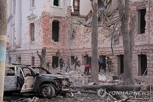 지난 13일 러시아의 탄도미사일 공격 받은 우크라이나 수미 지역[AFP=연합뉴스 자료사진]
