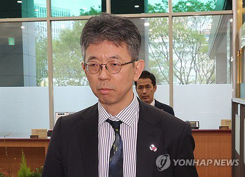 외교부, 주한 일본 총괄공사대리 초치(서울=연합뉴스) 한상균 기자 = 이세끼 요시야스 주한 일본대사관 총괄공사대리를 18일 서울 외교부 청사로 들어오고 있다.     외교부는 도쿄 영토주권전시관 독도문제와 관련해 이세끼 총괄공사대리를 초치했다. 2025.4.18 xyz@yna.co.kr