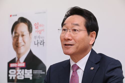 인터뷰하는 유정복 인천시장    (서울=연합뉴스) 이정훈 기자 = 국민의힘 대선 경선에 출마한 유정복 인천시장이 서울 여의도 캠프 사무실에서 연합뉴스와 인터뷰하고 있다. 2025.4.19     uwg806@yna.co.kr