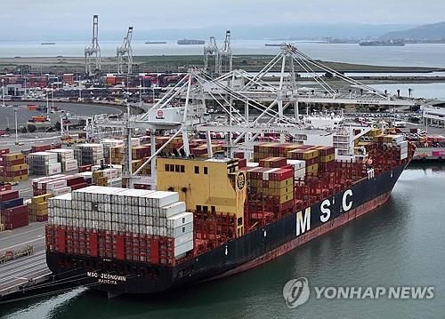 미 오클랜드 항구에 정박한 컨테이너선(본문과 무관)[AFP=연합뉴스 자료사진. 재판매 및 DB 금지]