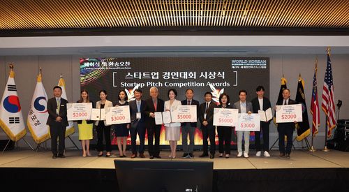 'K-스타트업 경연 대회' 시상식'세계한인비즈니스대회' 폐막식에서 'K-스타트업 경연 대회' 입상자들에 대한 시상식이 열렸다. [동포청 제공. 재판매 및 DB 금지]