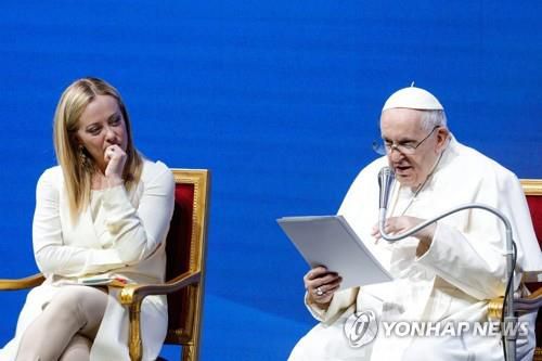 이탈리아 멜로니 총리와 생전 프란치스코 교황[EPA 연합뉴스 자료사진. 재판매 및 DB 금지]