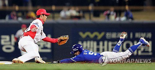 도루하는 김지찬(광주=연합뉴스) 조남수 기자 = 2일 광주기아챔피언스필드에서 열린 프로야구 삼성 라이온즈와 KIA 타이거즈의 경기. 삼성 5회초 1사 1루에서 1루주자 김지찬이 2번 이재현 타석 때 2루도루에 성공하고 있다. KIA 수비는 최정용. 2025.4.2 iso64@yna.co.kr