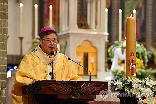 부활 메시지 발표하는 정순택 대주교(서울=연합뉴스) 20일 서울 명동 성당에서 열린 예수 부활 대축일 미사에서 정순택 서울대교구장 대주교가 부활 메시지 발표를 하고 있다. 2025.4.20 [사진공동취재단] photo@yna.co.kr