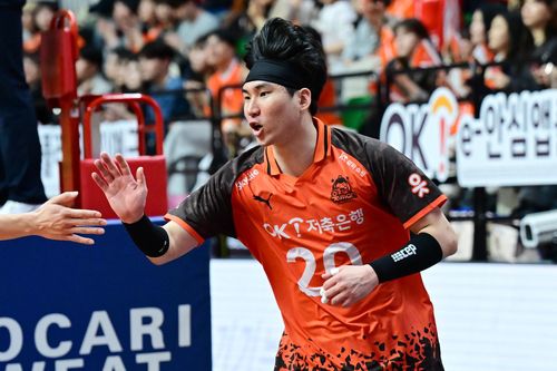 OK저축은행에서 뛰던 신호진의 모습[한국배구연맹 제공. 재판매 및 DB 금지]