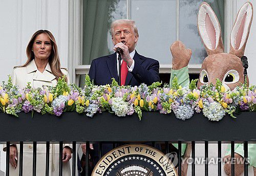 부활절 행사 참석해 연설하는 트럼프[워싱턴 로이터=연합뉴스. 재판매 및 DB 금지]