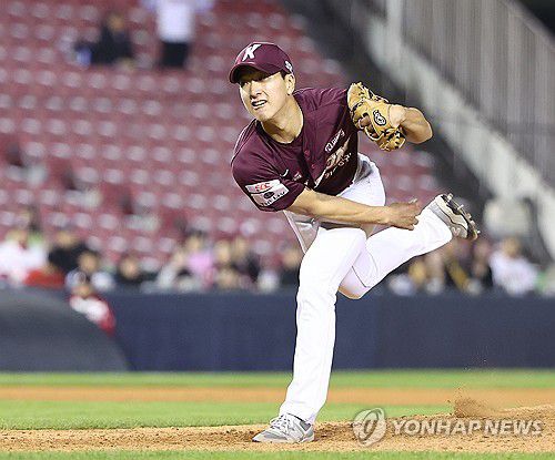 역투하는 주승우(서울=연합뉴스) 류영석 기자 = 16일 서울 잠실야구장에서 열린 2024 KBO 프로야구 키움 히어로즈와 LG 트윈스의 경기.     9회말 키움 마무리 투수 주승우가 역투하고 있다. 2024.5.16 ondol@yna.co.kr