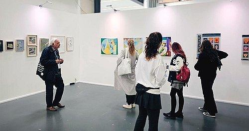 오스트리아센터 빈에서 열린 '한국 청년 아트페어'(빈[오스트리아]=연합뉴스) 강성철 기자 = 세계한인무역협회는 28∼30일 오스트리아 소재 오스트리아센터 빈에서 '한국 청년 아트페어'를 열어 화가 24명의 작품 132점을 선보이고 있다. 2024.10.29 wakaru@yna.co.kr