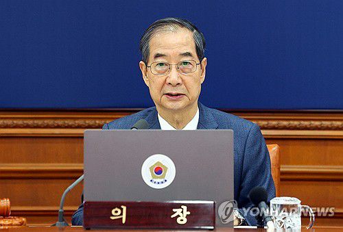 한덕수 권한대행 국무회의 발언(서울=연합뉴스) 홍해인 기자 = 한덕수 대통령 권한대행 국무총리가 22일 정부서울청사에서 열린 국무회의에서 발언하고 있다. 2025.4.22 [대통령실통신사진기자단] hihong@yna.co.kr