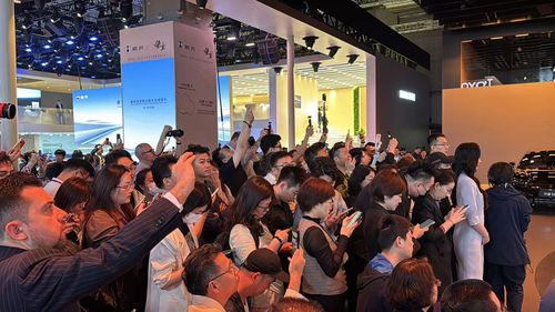 23일 상하이모터쇼 BYD 발표장에 몰린 각국 취재진과 관람객[촬영 정성조]