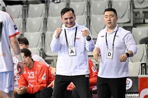 SK 아우바레스 감독(가운데)[한국핸드볼연맹 제공. 재판매 및 DB 금지]