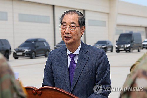 한덕수 권한대행, 캠프 험프리스 한미연합사 방문(서울=연합뉴스) 홍해인 기자 = 한덕수 대통령 권한대행 국무총리가 23일 경기도 평택 캠프 험프리스 한미연합사령부를 방문해 발언하고 있다. 2025.4.23 [국무총리실 제공. 재판매 및 DB 금지] hihong@yna.co.kr