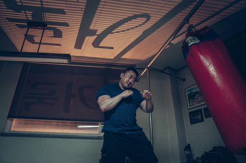 영화 '거룩한 밤: 데몬 헌터스' 속 장면[롯데엔터테인먼트 제공. 재판매 및 DB금지]