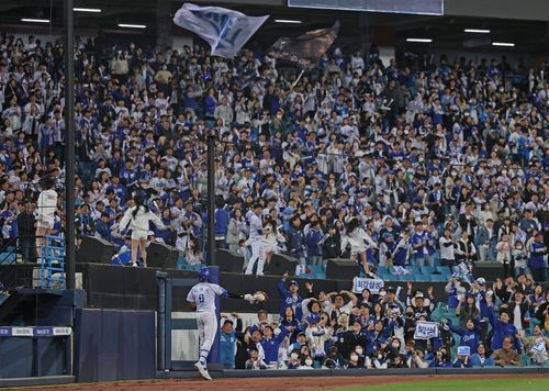 하루에 홈런 3개를 친 삼성 디아즈와 기뻐하는 팬들[삼성 라이온즈 제공. 재판매 및 DB 금지]