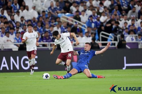 경합하는 최경록[한국프로축구연맹 제공. 재판매 및 DB금지]