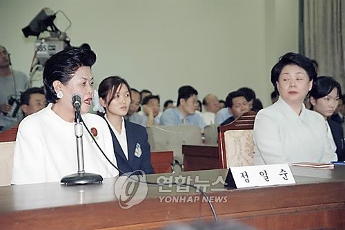 라스포사 사장 정일순 씨(왼쪽)와 최순영 전 신동아그룹 회장 부인 이형자 씨[연합뉴스 자료사진]