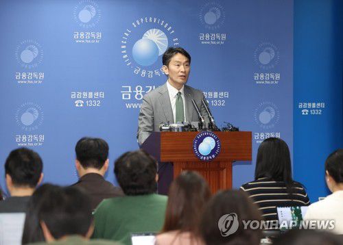 자본시장 현안 브리핑 발언하는 이복현 금감원장(서울=연합뉴스) 김성민 기자 = 이복현 금융감독원장이 24일 서울 영등포구 금융감독원에서 열린 자본시장 현안 브리핑에서 발언하고 있다. 2025.4.24 ksm7976@yna.co.kr