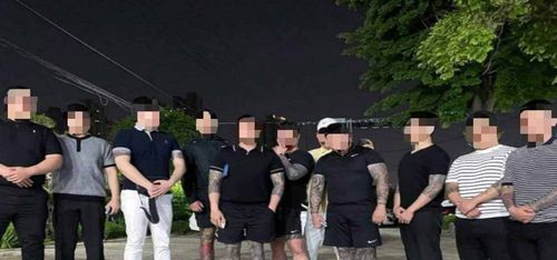 폭력조직원 출소식 단체사진[인천지검 제공. 재판매 및 DB 금지]