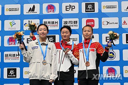 2025 IFSC 월드컵 2차 대회 여자부 스피드에서 준우승한 정지민(맨 왼쪽)[신화=연합뉴스]