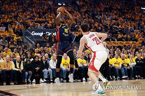 골든스테이트 지미 버틀러의 슛[게티이미지/AFP=연합뉴스]