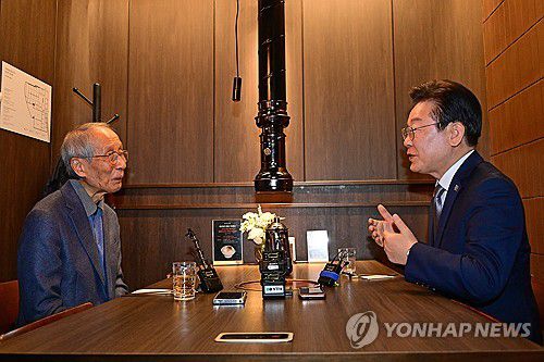 이재명, 윤여준 전 장관과 오찬회동[연합뉴스 자료사진]