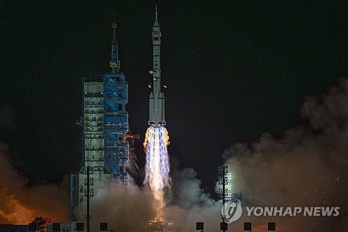 선저우 19호 발사 모습[AP 연합뉴스 자료사진. 재판매 및 DB 금지]