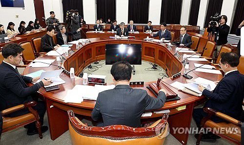 정보위원회 전체회의(서울=연합뉴스) 13일 서울 여의도 국회에서 조태용 국가정보원장 등이 출석한 가운데 정보위원회 전체회의가 열리고 있다. 2025.1.13 [국회사진기자단] photo@yna.co.kr zjin@yna.co.kr