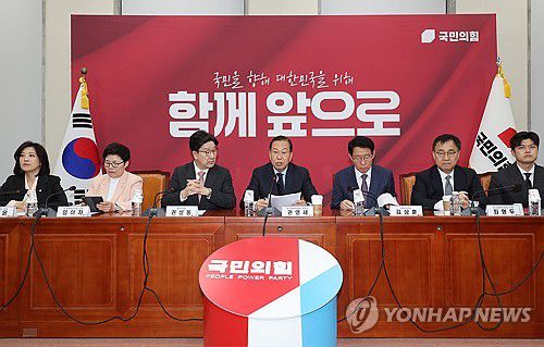 발언하는 권영세 비상대책위원장(서울=연합뉴스) 박동주 기자 = 국민의힘 권영세 비상대책위원장이 1일 국회에서 열린 비상대책위원회의에서 발언하고 있다. 2025.5.1 pdj6635@yna.co.kr