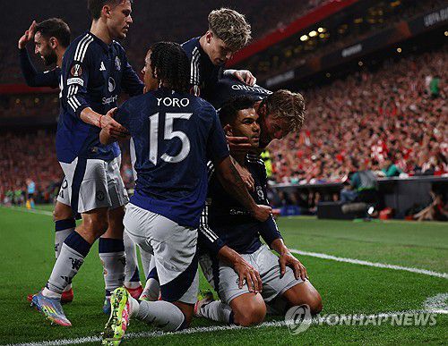 카제미루의 득점 후 세리머니 하는 맨유 선수들.[로이터=연합뉴스]