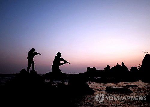 수제선 정찰 나선 육군 23경비여단 기동타격대[연합뉴스 자료사진]