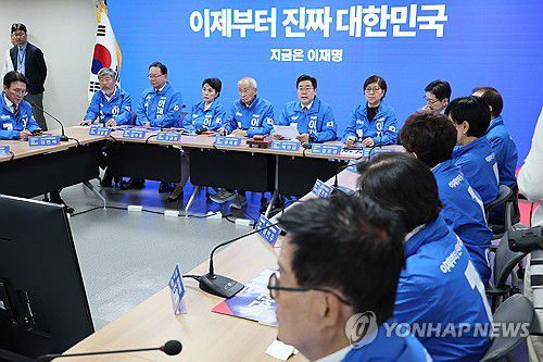 민주당 중앙선거대책위원회의(서울=연합뉴스) 이정훈 기자 = 더불어민주당 박찬대 총괄선대위원장이 2일 서울 여의도 중앙당사에서 열린 중앙선거대책위원회의에서 발언하고 있다. 2025.5.2 uwg806@yna.co.kr