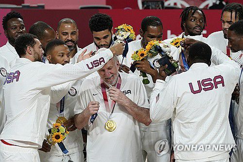 2021년 8월 미국의 도쿄 올림픽 남자 농구 금메달 획득 당시 포퍼비치 감독[AP=연합뉴스 자료사진]