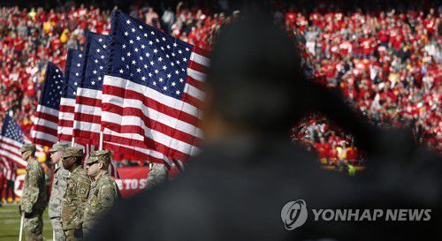 재향군인의 날 미국 프로풋볼(NFL) 경기장의 풍경[EPA 연합뉴스 자료사진]