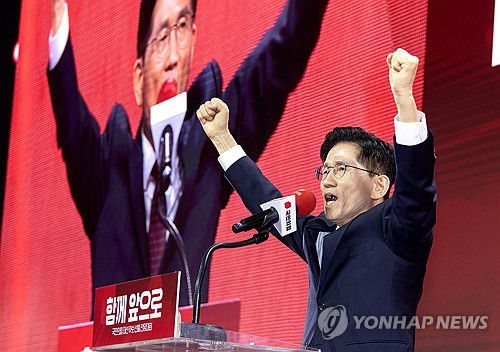 수락연설하는 김문수 후보(고양=연합뉴스) 박동주 기자 = 국민의힘 대선 후보로 선출된 김문수 후보가 3일 경기 고양시 킨텍스에서 열린 국민의힘 전당대회에서 수락 연설을 하고 있다. 2025.5.3 [공동취재] pdj6635@yna.co.kr