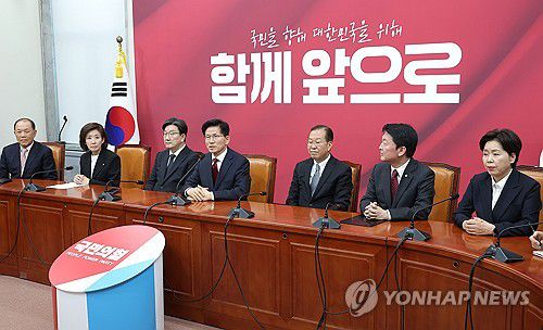 김문수 후보, 선대위 발언(서울=연합뉴스) 류영석 기자 = 국민의힘 김문수 대선 후보가 4일 국회에서 열린 당 선거대책위원회 회의에서 발언하고 있다. 2025.5.4 ondol@yna.co.kr