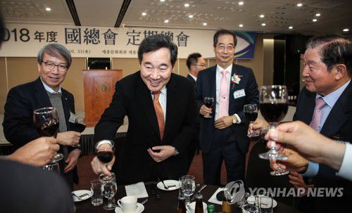 이낙연 전 총리(왼쪽 두 번째)와 한덕수 후보(오른쪽 두 번째)[연합뉴스 자료사진]